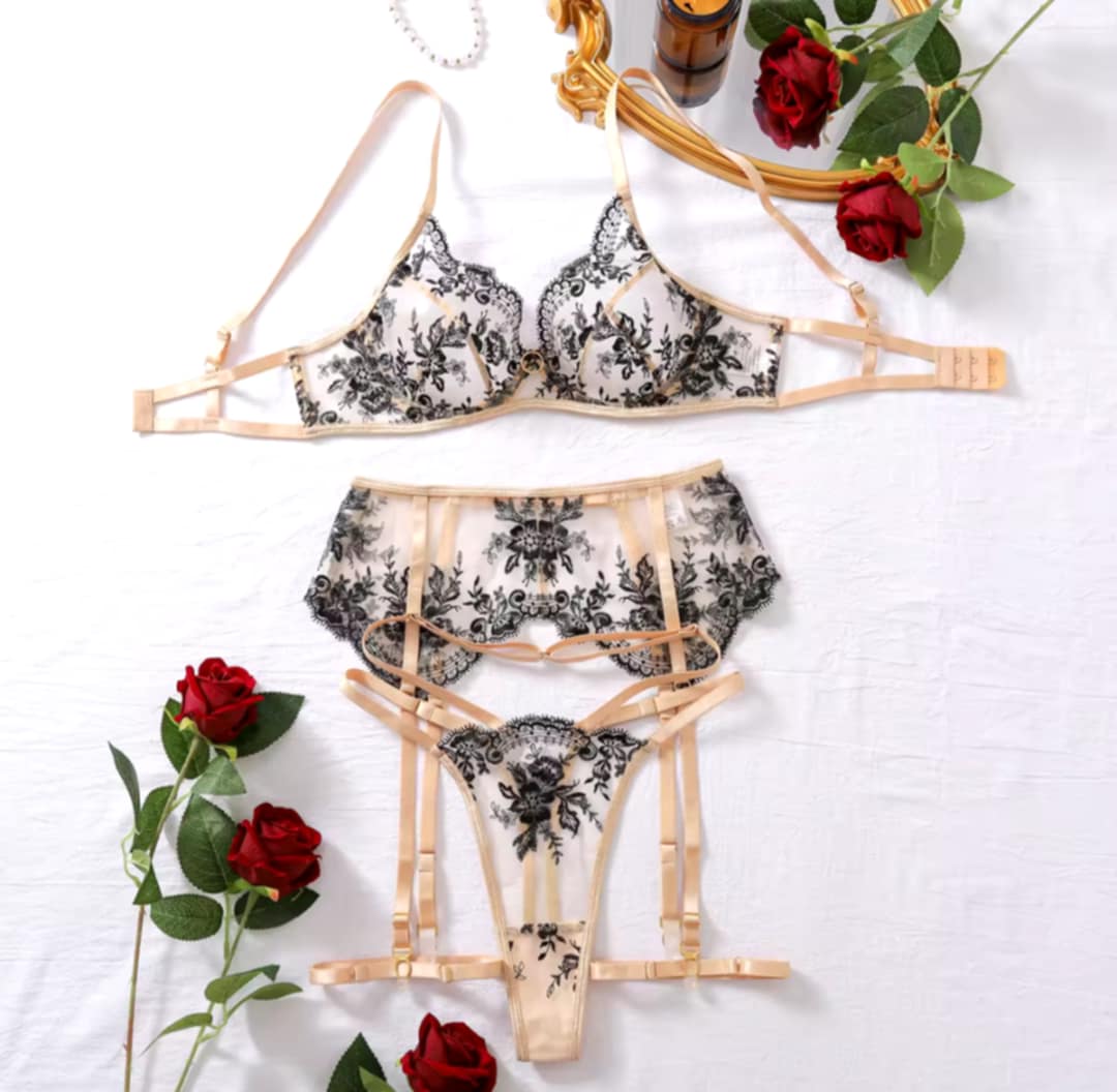 Lingerie noir & champagne