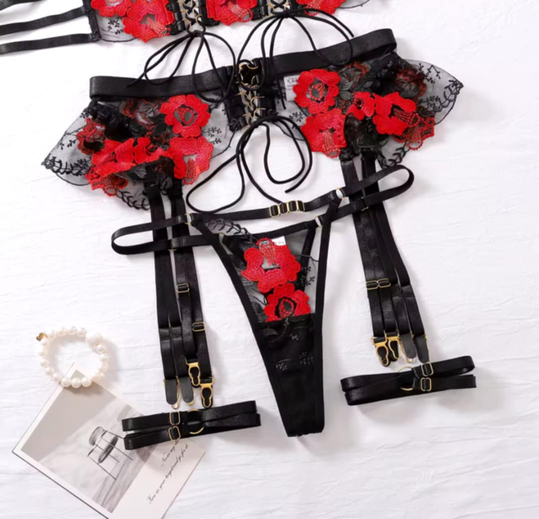 Lingerie noir & coquelicot