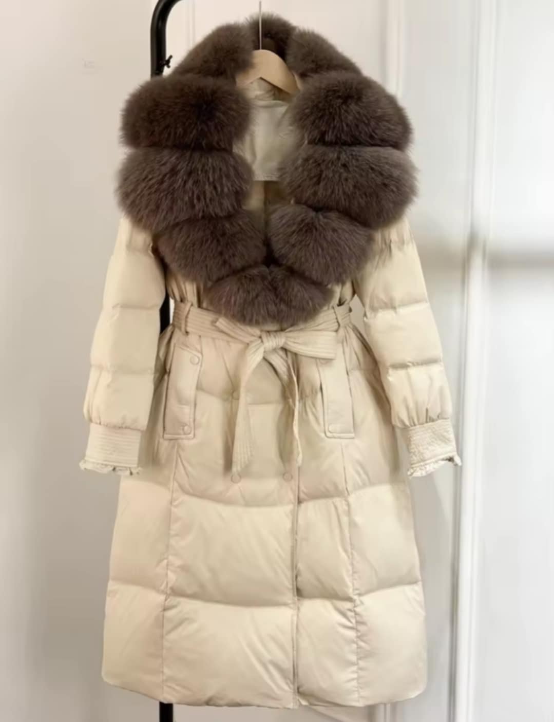 Manteau d'hiver chic sans capuchon avec fourrure véritable