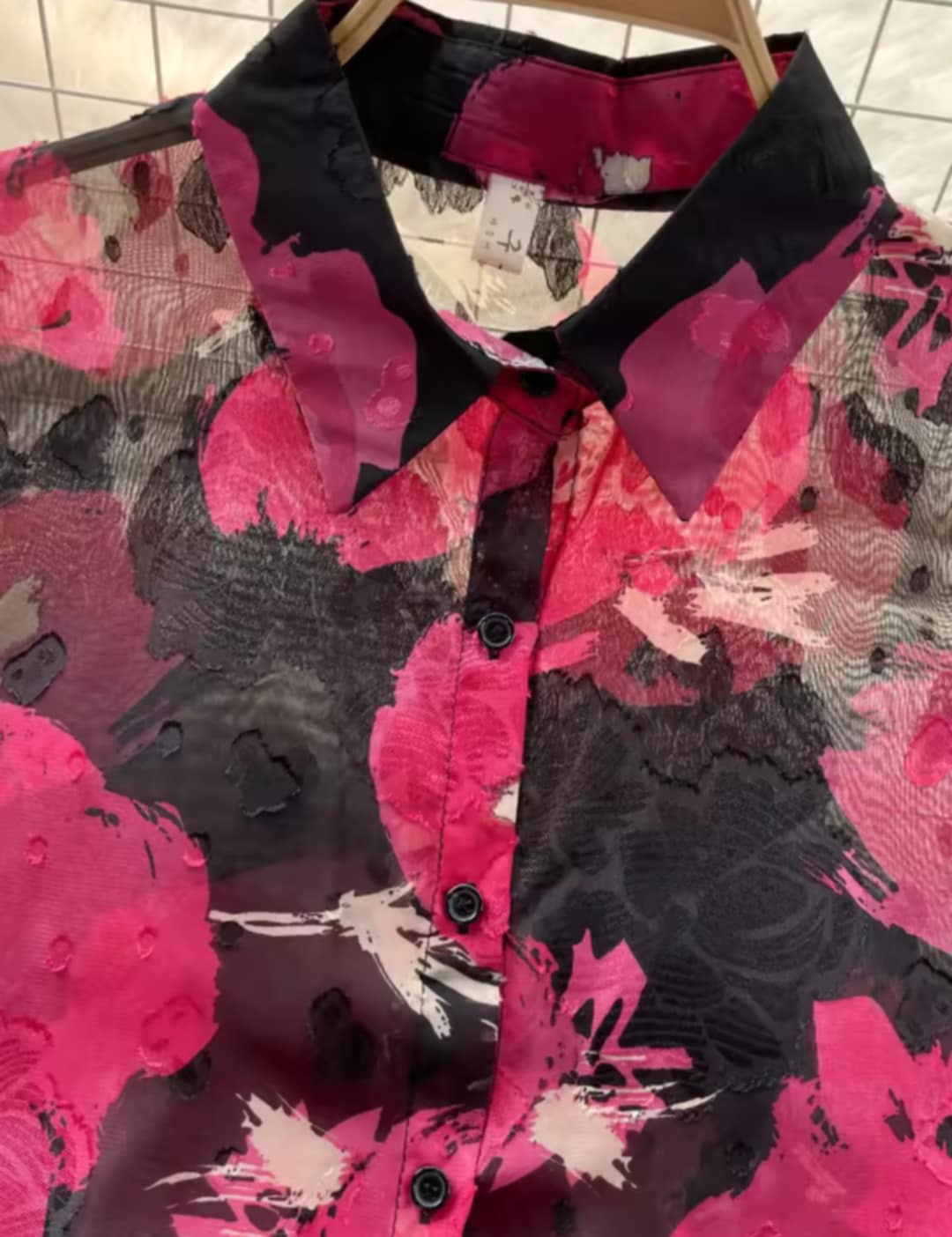 Chemise du printemps en mousseline fleurie