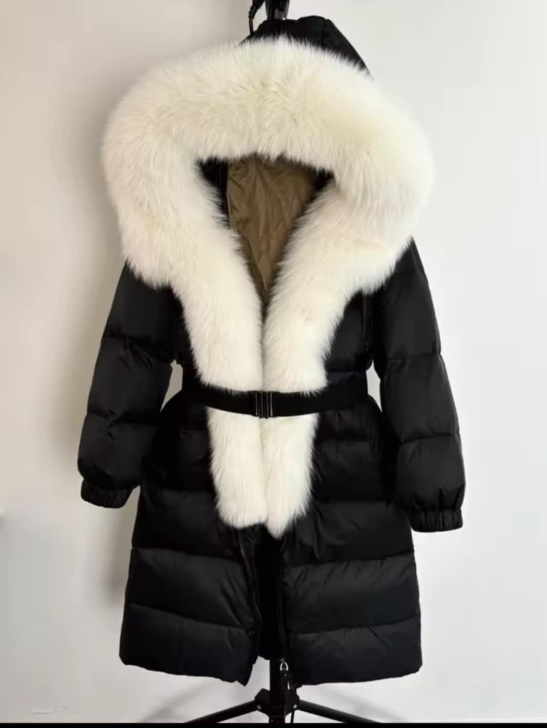 Manteau d'hiver ceinturé avec vrai fourrure